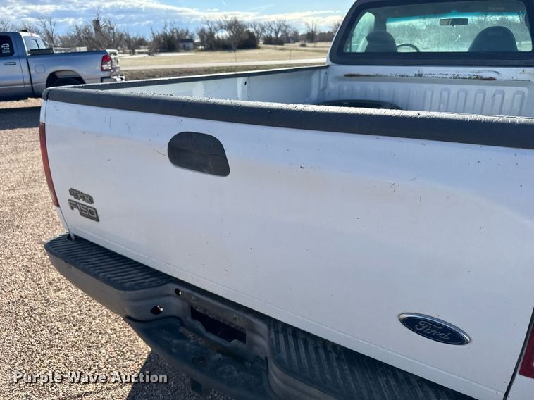 image for item EG6197 2004 Ford F150 XL pickup truck