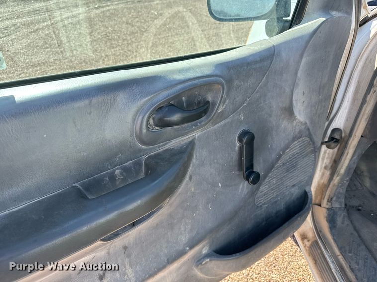 image for item EG6197 2004 Ford F150 XL pickup truck