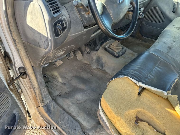 image for item EG6197 2004 Ford F150 XL pickup truck