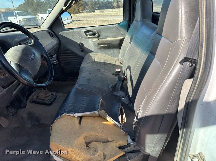 image for item EG6197 2004 Ford F150 XL pickup truck