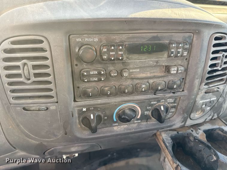 image for item EG6197 2004 Ford F150 XL pickup truck