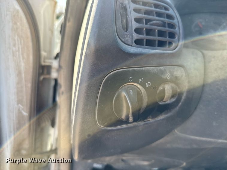 image for item EG6197 2004 Ford F150 XL pickup truck