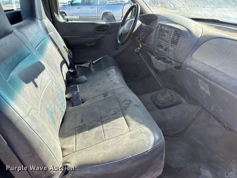 image for item EG6197 2004 Ford F150 XL pickup truck