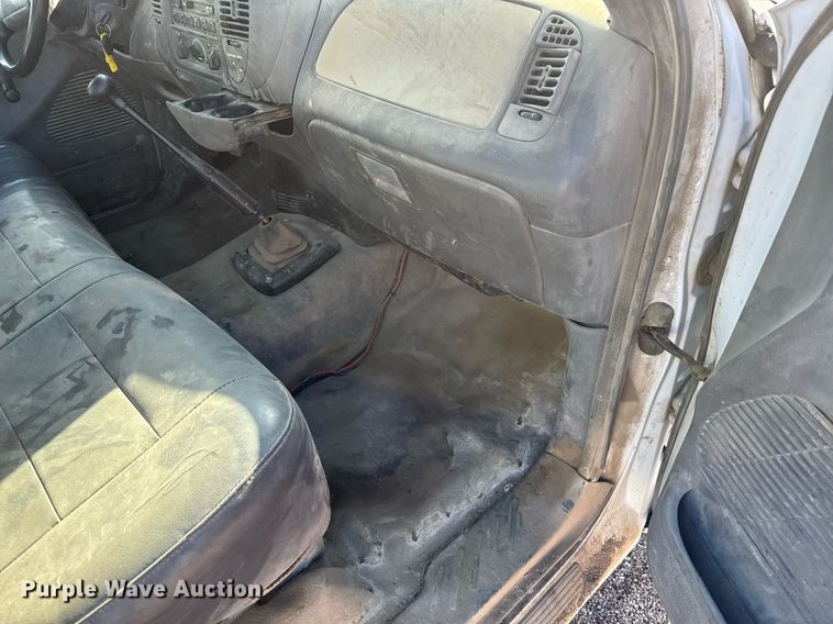 image for item EG6197 2004 Ford F150 XL pickup truck