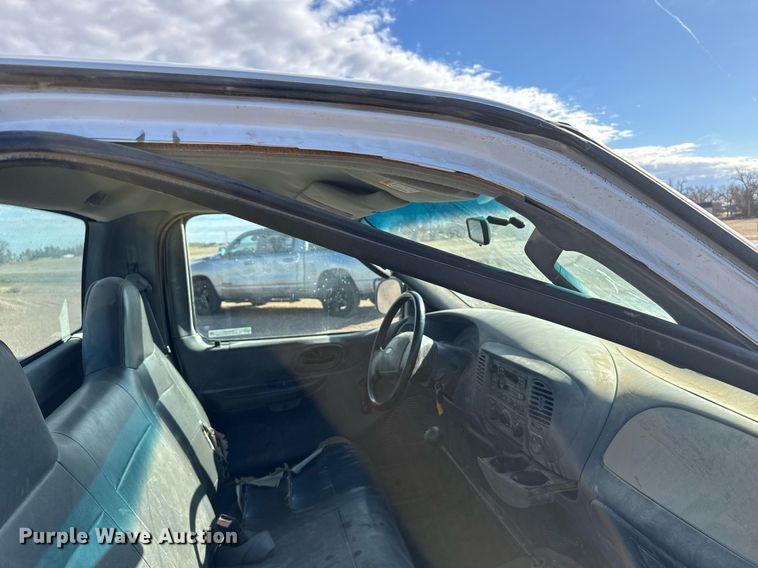 image for item EG6197 2004 Ford F150 XL pickup truck