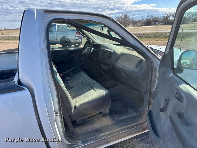 image for item EG6197 2004 Ford F150 XL pickup truck