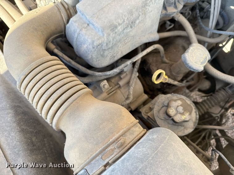 image for item EG6197 2004 Ford F150 XL pickup truck