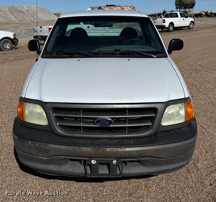 image for item EG6198 2004 Ford F150 XL pickup truck