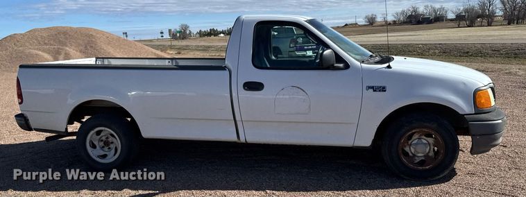 image for item EG6198 2004 Ford F150 XL pickup truck