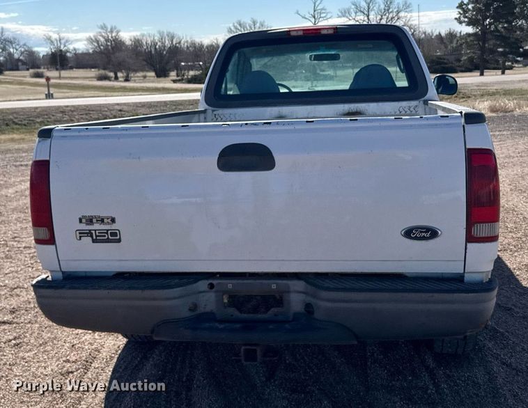 image for item EG6198 2004 Ford F150 XL pickup truck