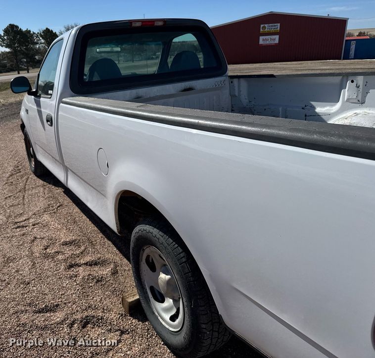 image for item EG6198 2004 Ford F150 XL pickup truck