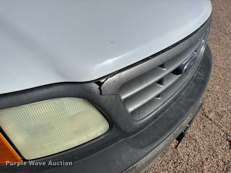 image for item EG6198 2004 Ford F150 XL pickup truck