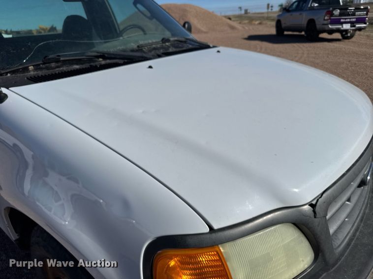 image for item EG6198 2004 Ford F150 XL pickup truck