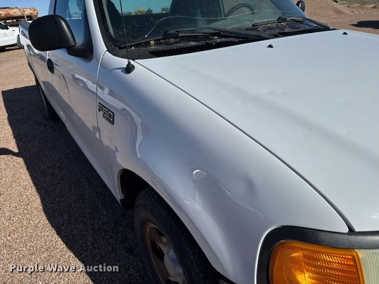 image for item EG6198 2004 Ford F150 XL pickup truck