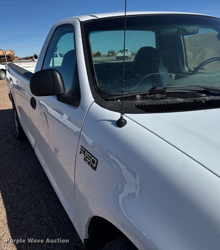 image for item EG6198 2004 Ford F150 XL pickup truck