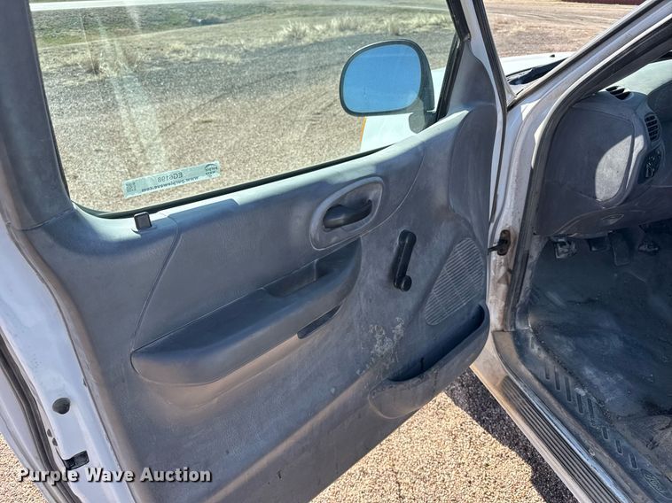 image for item EG6198 2004 Ford F150 XL pickup truck