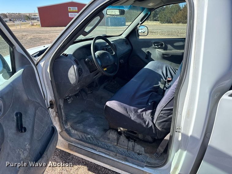 image for item EG6198 2004 Ford F150 XL pickup truck