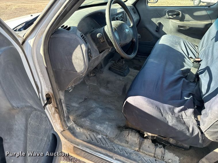 image for item EG6198 2004 Ford F150 XL pickup truck