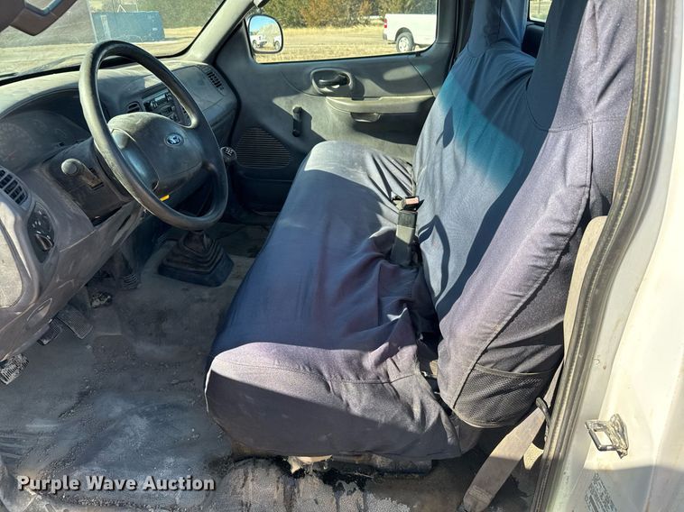 image for item EG6198 2004 Ford F150 XL pickup truck