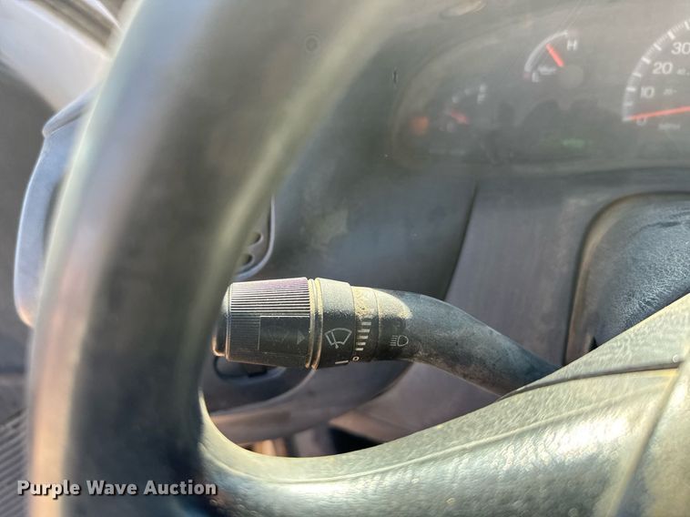 image for item EG6198 2004 Ford F150 XL pickup truck