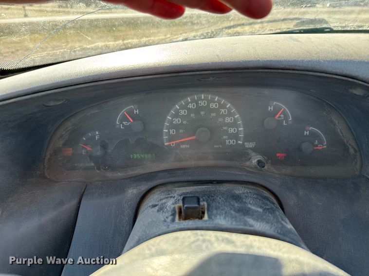 image for item EG6198 2004 Ford F150 XL pickup truck