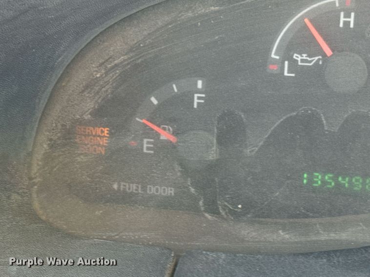 image for item EG6198 2004 Ford F150 XL pickup truck