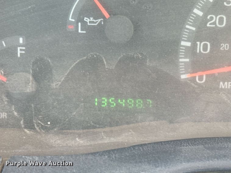 image for item EG6198 2004 Ford F150 XL pickup truck