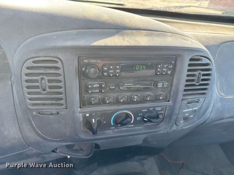 image for item EG6198 2004 Ford F150 XL pickup truck