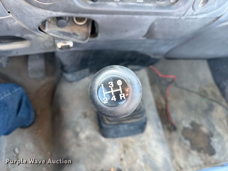 image for item EG6198 2004 Ford F150 XL pickup truck