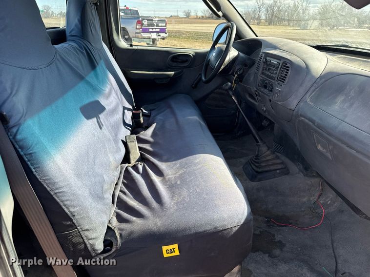 image for item EG6198 2004 Ford F150 XL pickup truck