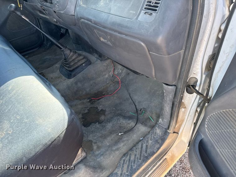 image for item EG6198 2004 Ford F150 XL pickup truck