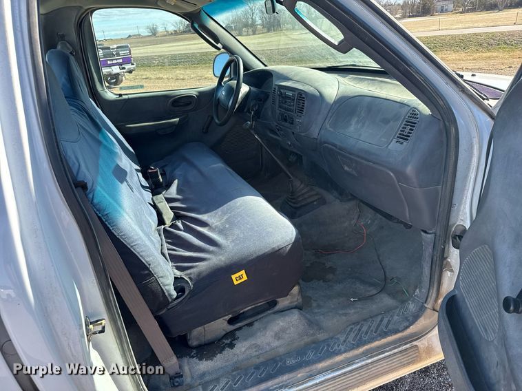 image for item EG6198 2004 Ford F150 XL pickup truck