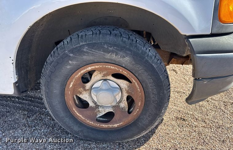 image for item EG6198 2004 Ford F150 XL pickup truck