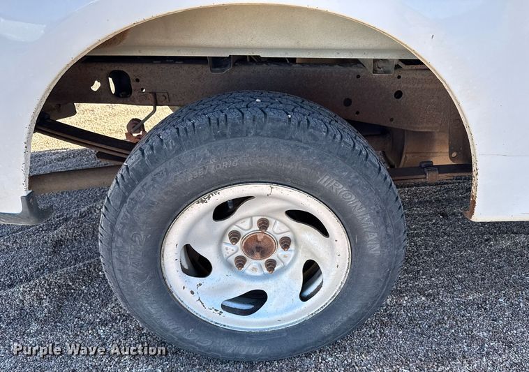 image for item EG6198 2004 Ford F150 XL pickup truck