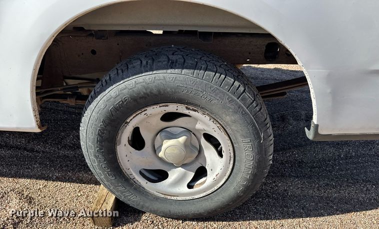 image for item EG6198 2004 Ford F150 XL pickup truck