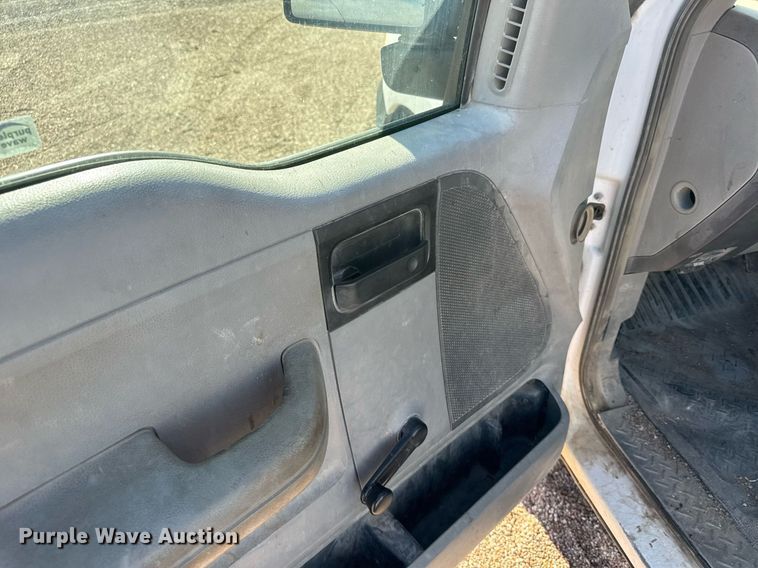 image for item EG6199 2007 Ford F150 XL pickup truck