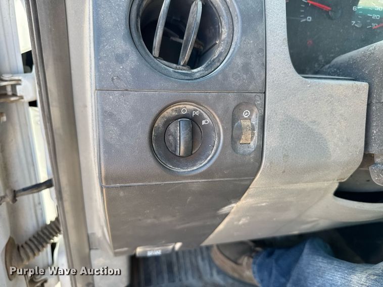 image for item EG6199 2007 Ford F150 XL pickup truck