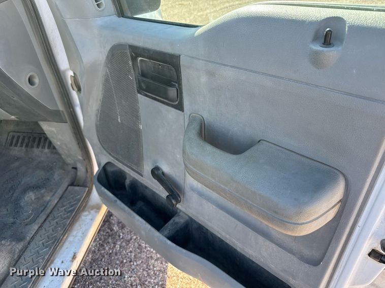 image for item EG6199 2007 Ford F150 XL pickup truck