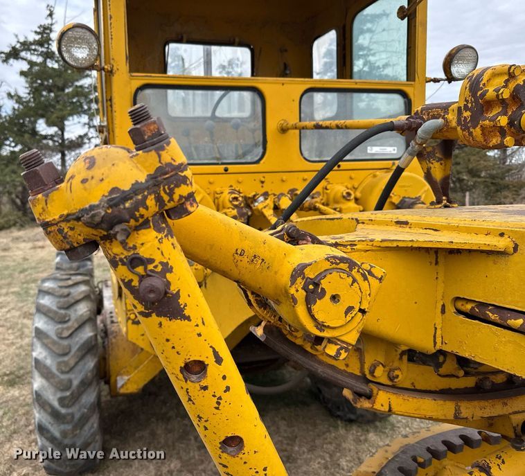image for item EG6291 1955 Caterpillar 112 rigid frame motor grader