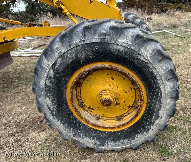 image for item EG6291 1955 Caterpillar 112 rigid frame motor grader