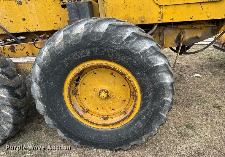 image for item EG6291 1955 Caterpillar 112 rigid frame motor grader