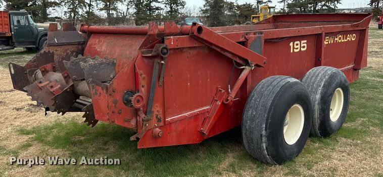 image for item EG6297 New Holland 195 manure spreader