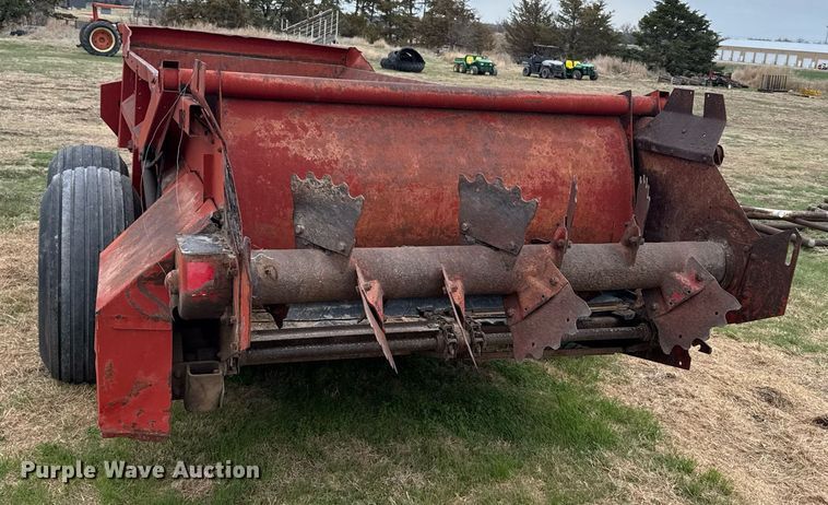 image for item EG6297 New Holland 195 manure spreader