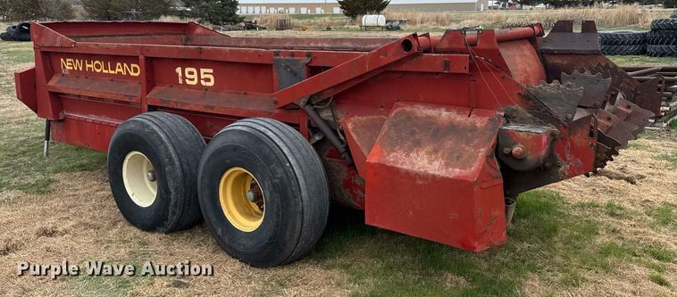 image for item EG6297 New Holland 195 manure spreader