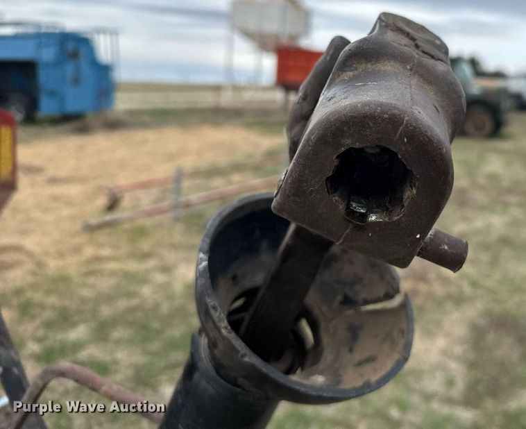 image for item EG6297 New Holland 195 manure spreader