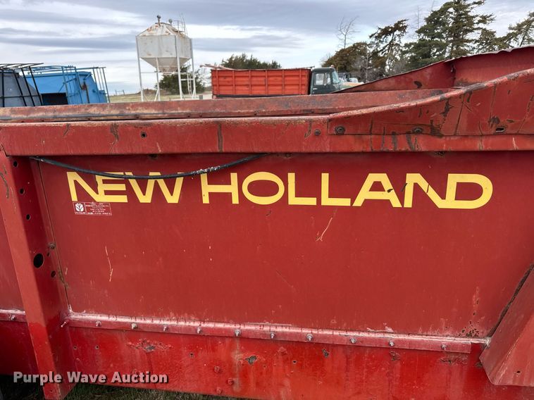 image for item EG6297 New Holland 195 manure spreader