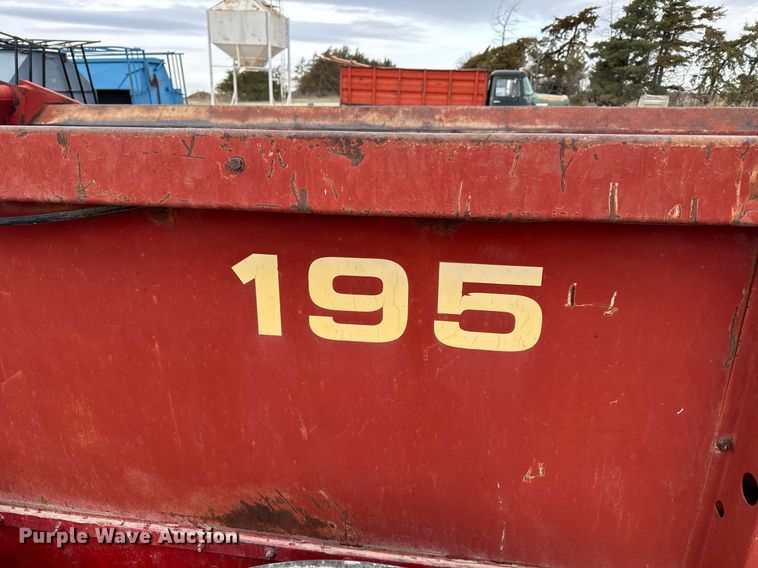 image for item EG6297 New Holland 195 manure spreader