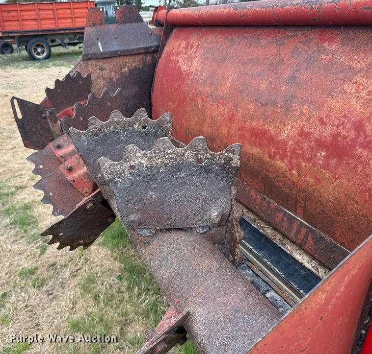 image for item EG6297 New Holland 195 manure spreader