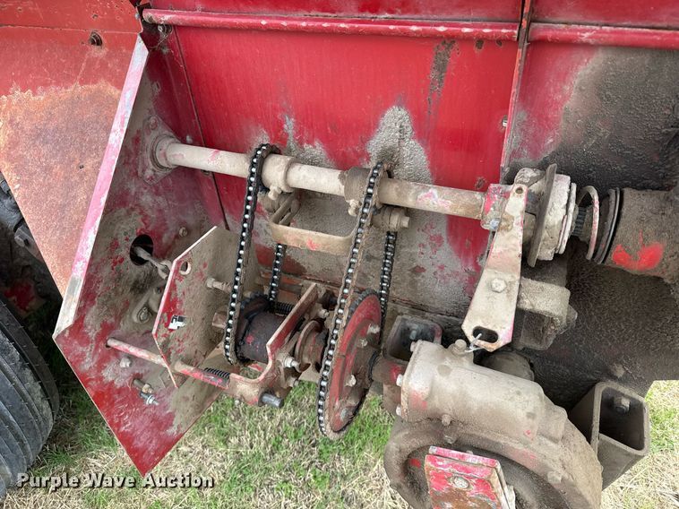 image for item EG6297 New Holland 195 manure spreader