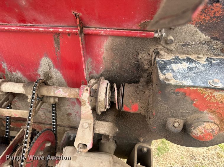 image for item EG6297 New Holland 195 manure spreader